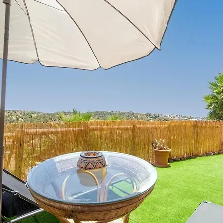 Stunning 5 Minutes From The And Golf!