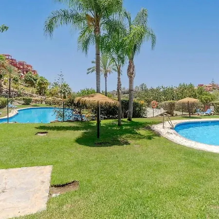 Stunning 5 Minutes From The And Golf!