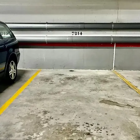 Stunning 5 Minutes From The And Golf! Apartment