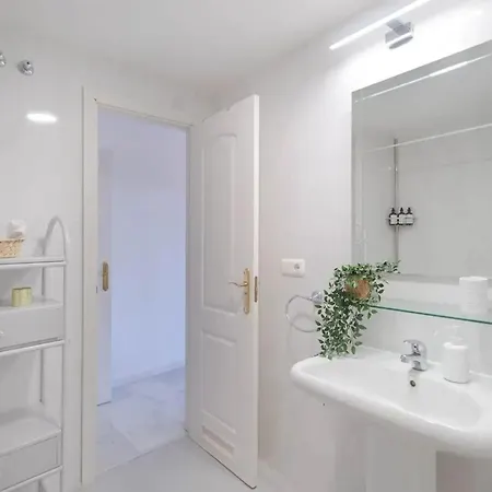 Stunning 5 Minutes From The And Golf! Appartement *