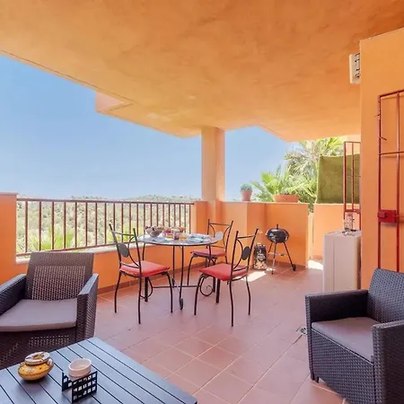 Stunning 5 Minutes From The And Golf!