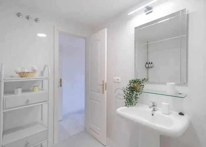 Stunning 5 Minutes From The And Golf! 公寓 *