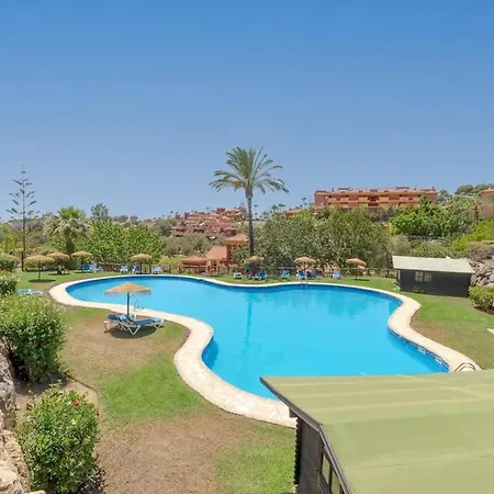 Stunning 5 Minutes From The And Golf! Apartament