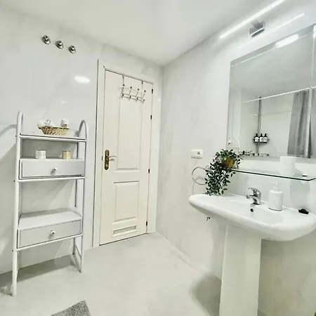 Апартаменты Stunning 5 Minutes From The And Golf! Марбелья