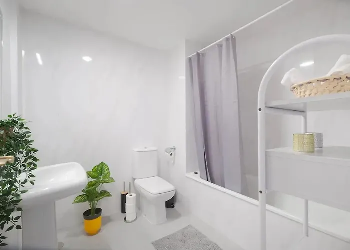 Stunning 5 Minutes From The And Golf! Apartament