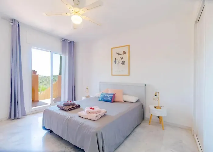 Stunning 5 Minutes From The And Golf! Apartament